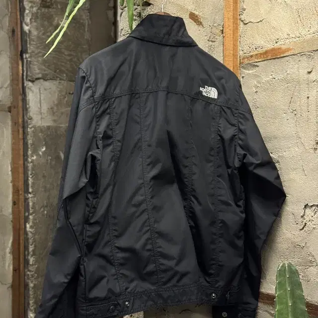 THE NORTH FACE Line Windbreaker Jacket