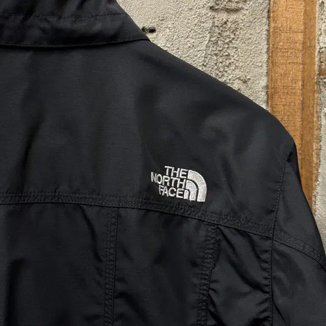 THE NORTH FACE Line Windbreaker Jacket