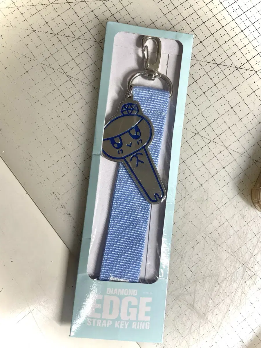 Seventeen Diamond Edge MD dk Straps keyring Merchandise