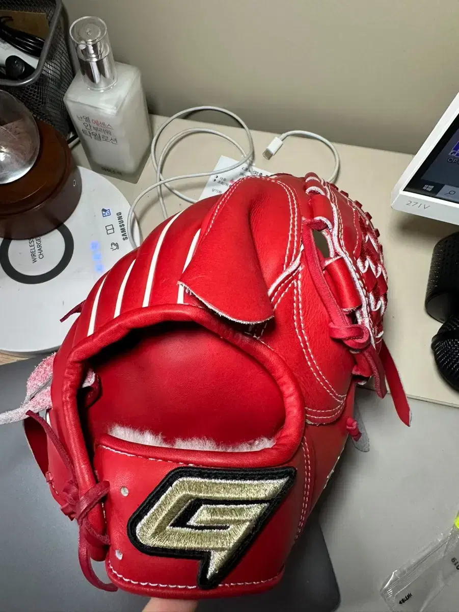 Gold Royal-grade gloves