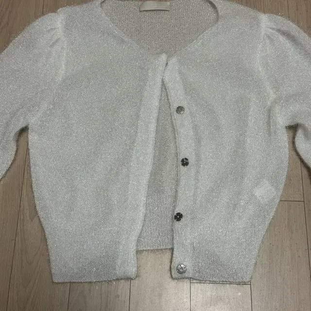 아모멘토 그랜마 가디건 HAIRY NEW GRANDMA CARDIGAN