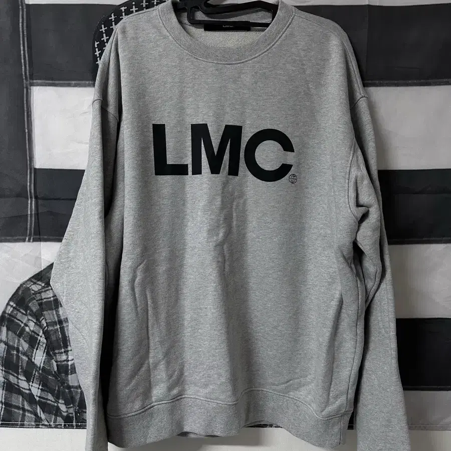 LMC 스웻 셔츠