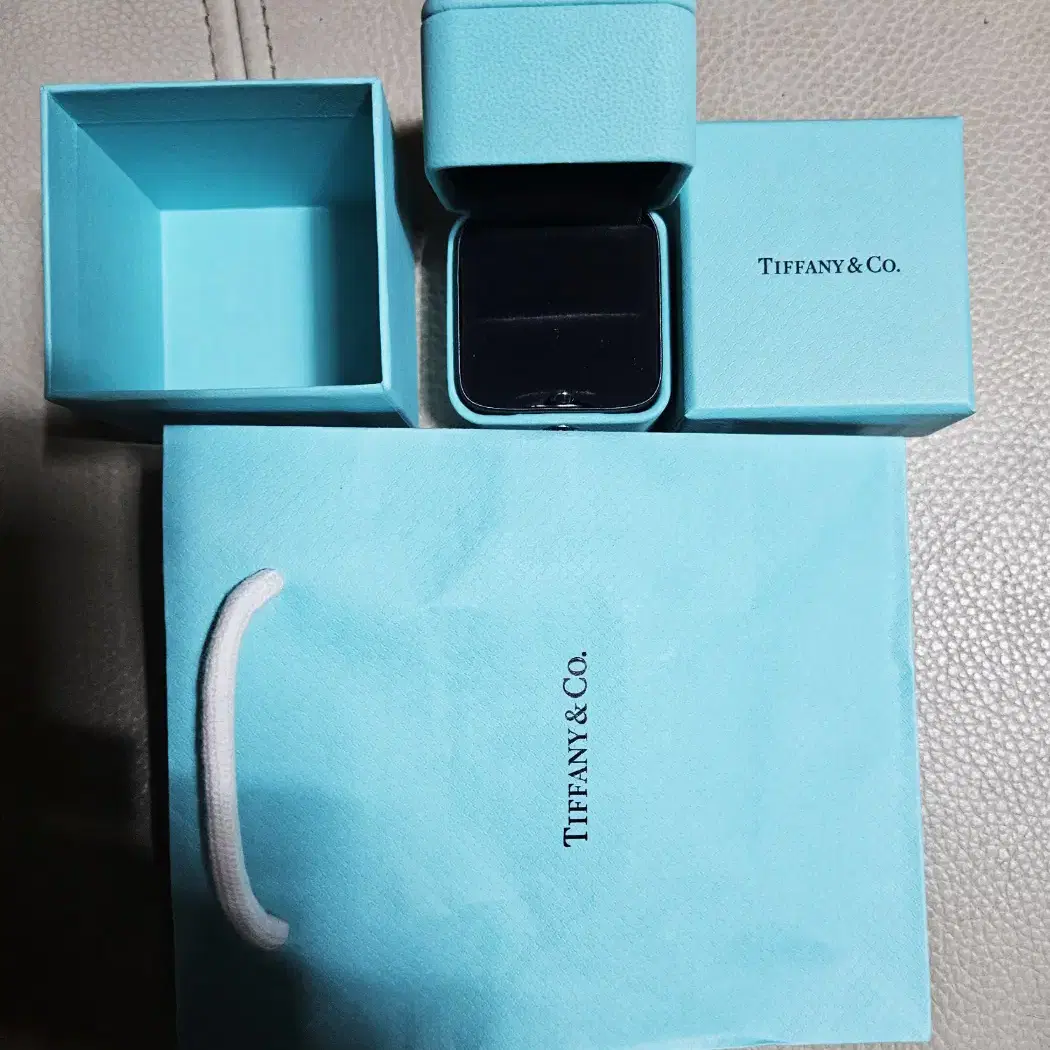 TIFFANY & CO 티파니 앤코 반지 박스 판매합니다 :)