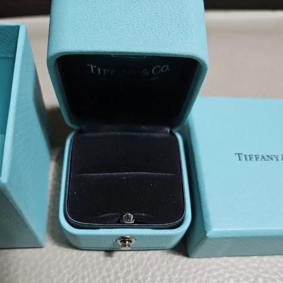 TIFFANY & CO 티파니 앤코 반지 박스 판매합니다 :)