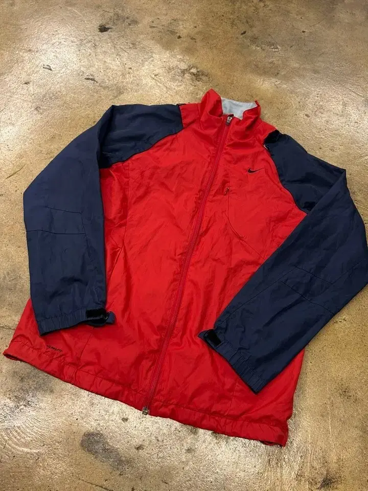 (Authentic/M) Nike Old School Windbreaker