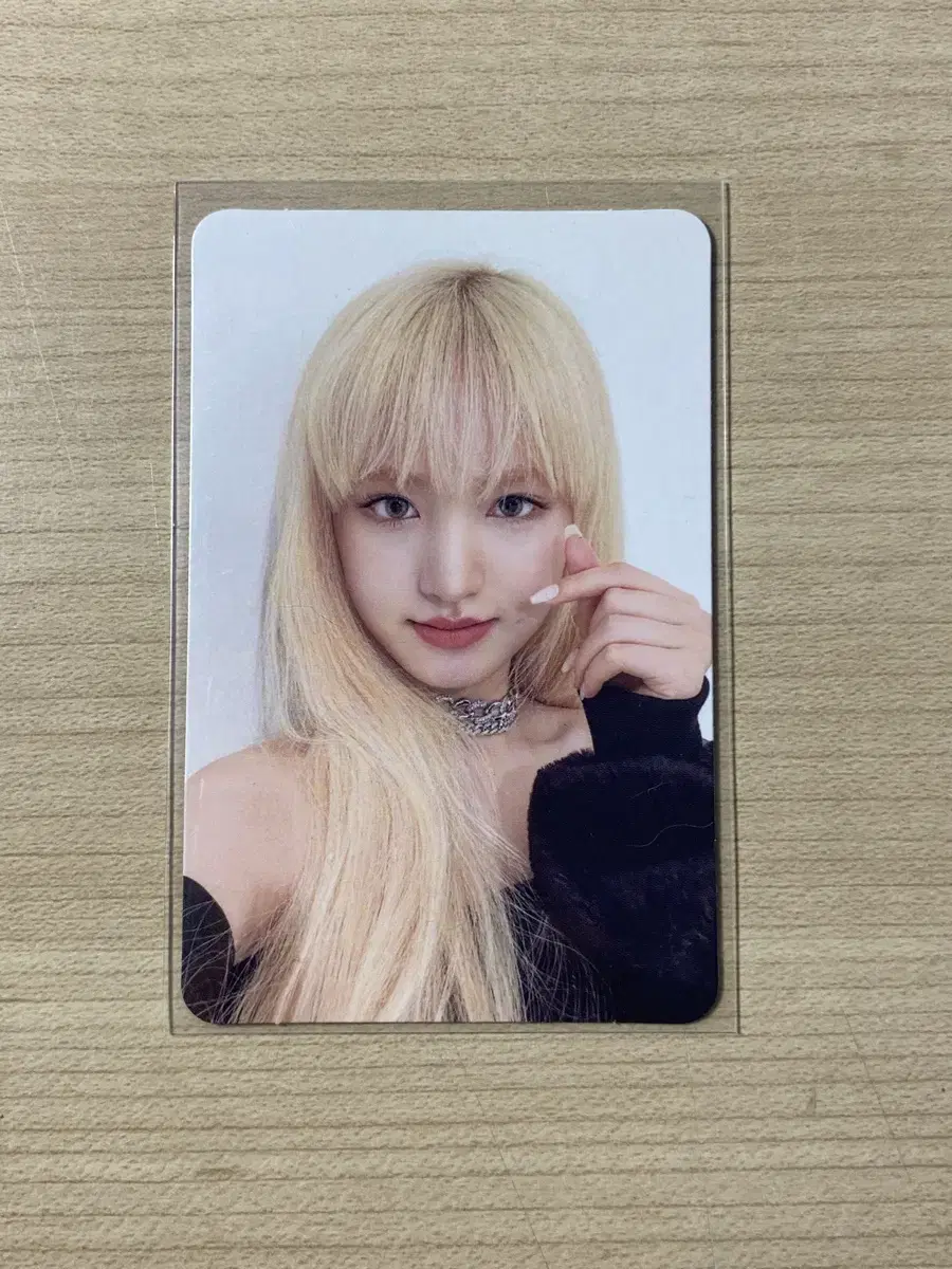 ive liz blonde photocard