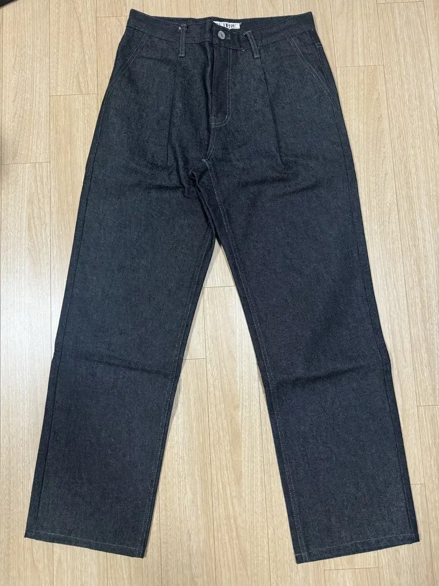 One Tuck Ebony Raw Edge Wide Denim 28-29