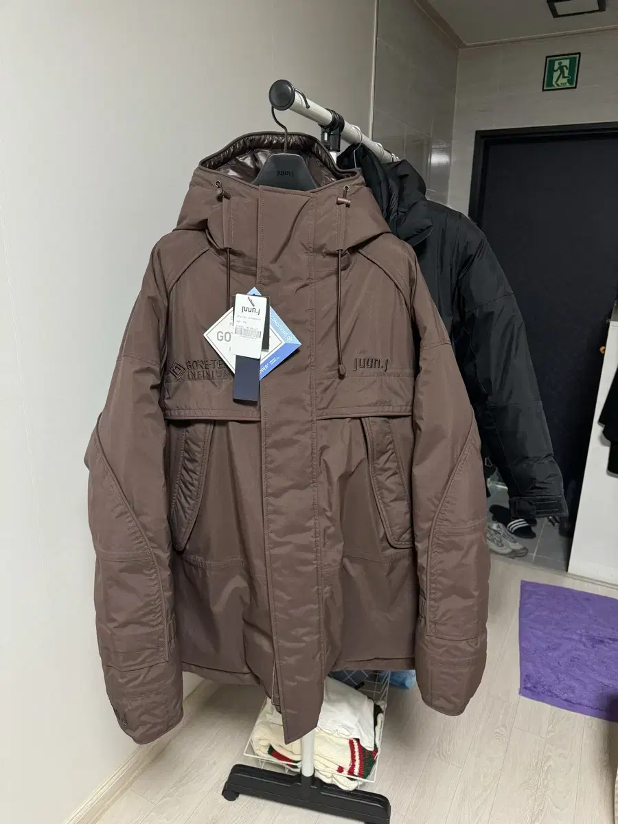 Sells jungee 22FW 289 Gore-Tex chocolate brown boss goose down padding