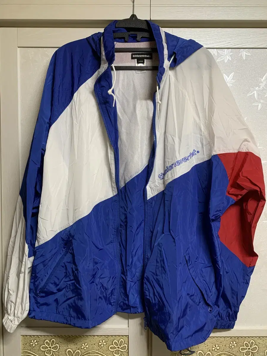 This Is Never That Windbreaker L