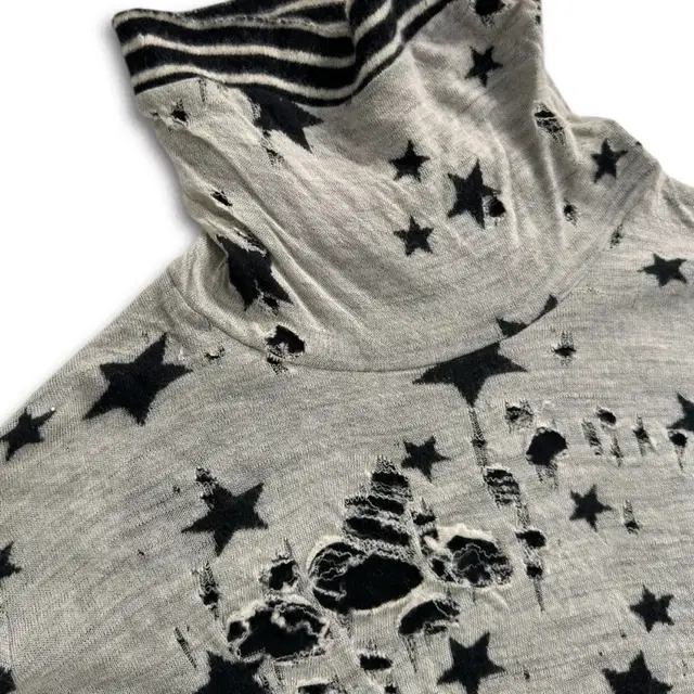 distressed star pattern turtleneck