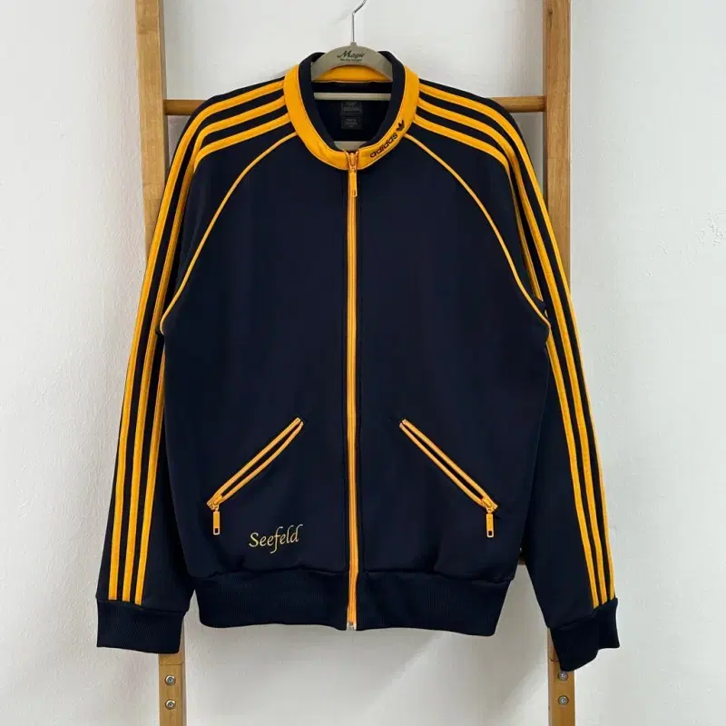 [105] Adidas Seafeld Jersey Navy Yel