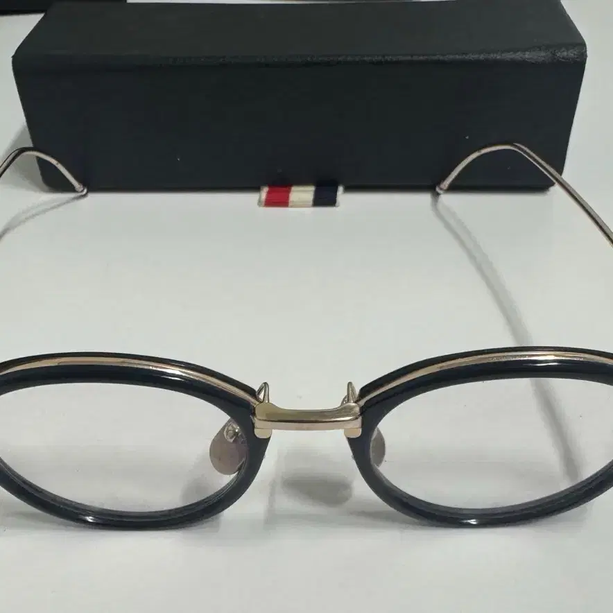 톰브라운 THOM BROWNE TB-011A-46