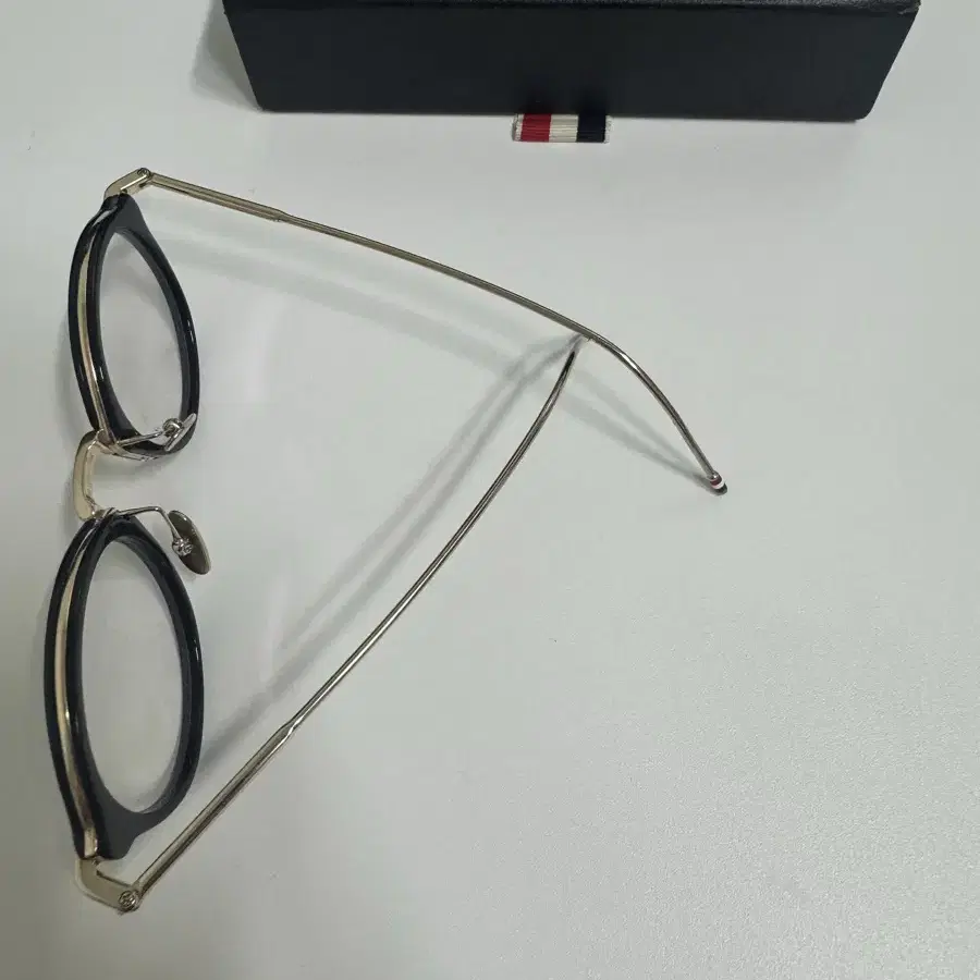 톰브라운 THOM BROWNE TB-011A-46