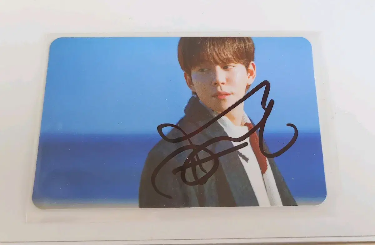 Limontage by Park Kyung sign photocard