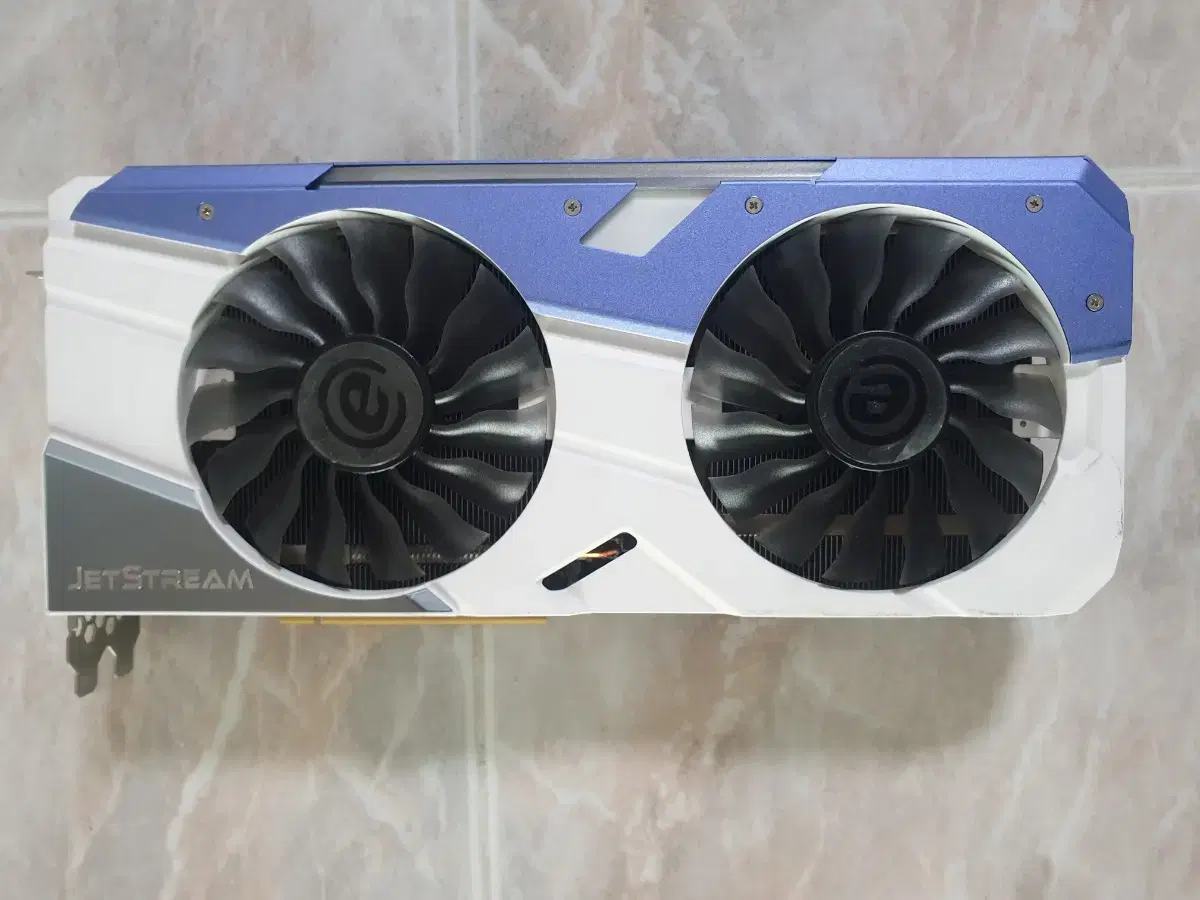 이엠텍 GTX1070 8g 12만원