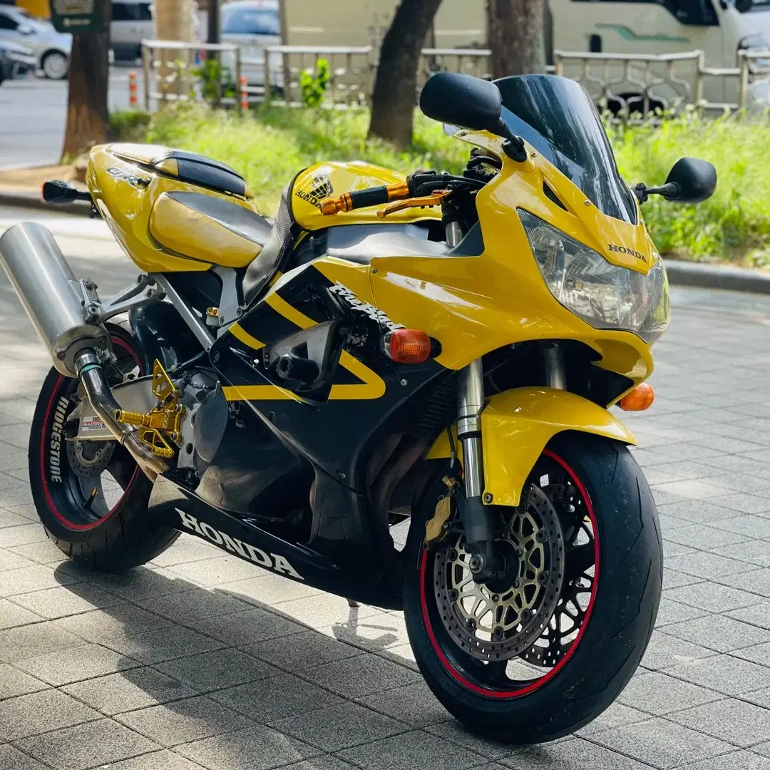 CBR929RR 01년식 6만KM 판매합니다.