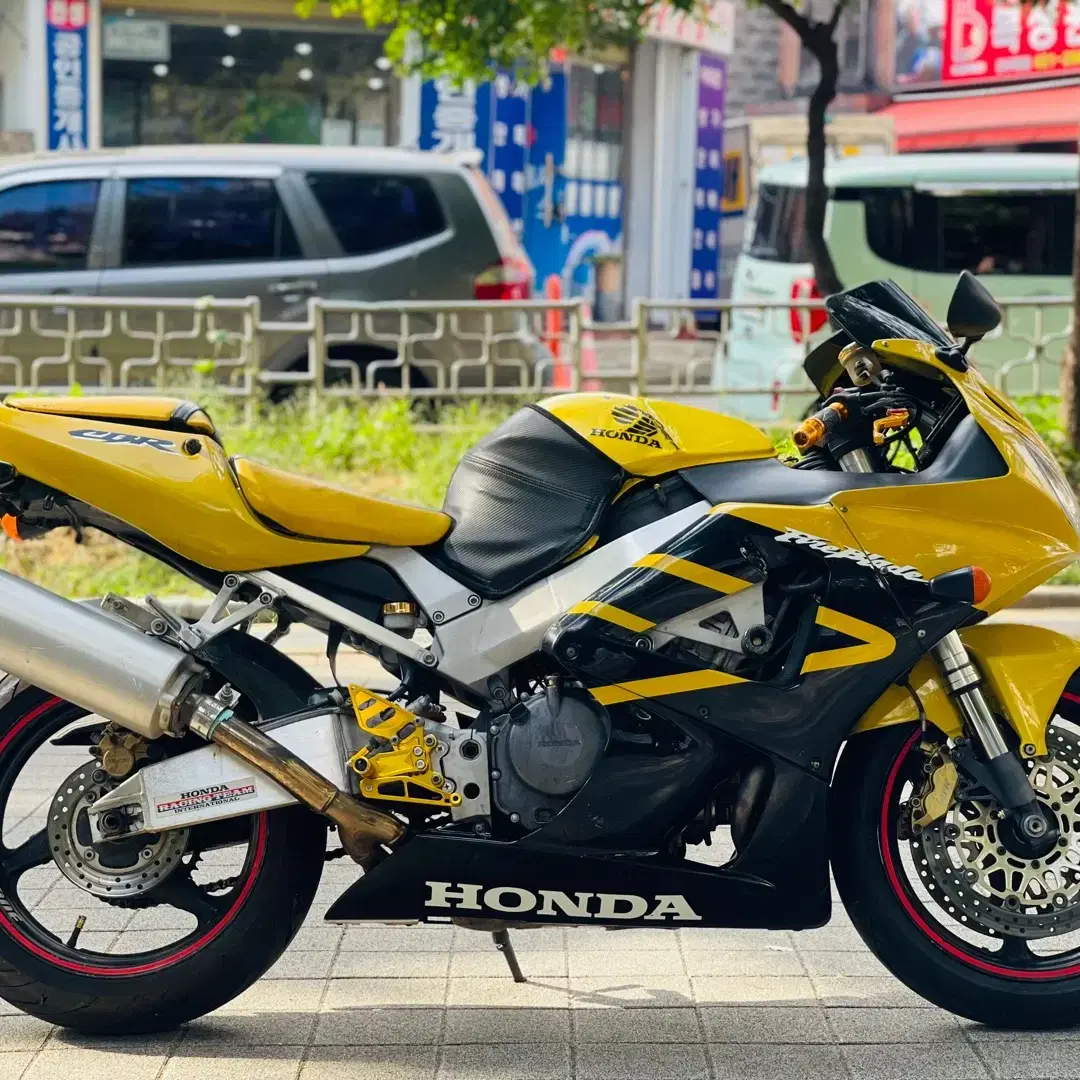 CBR929RR 01년식 6만KM 판매합니다.