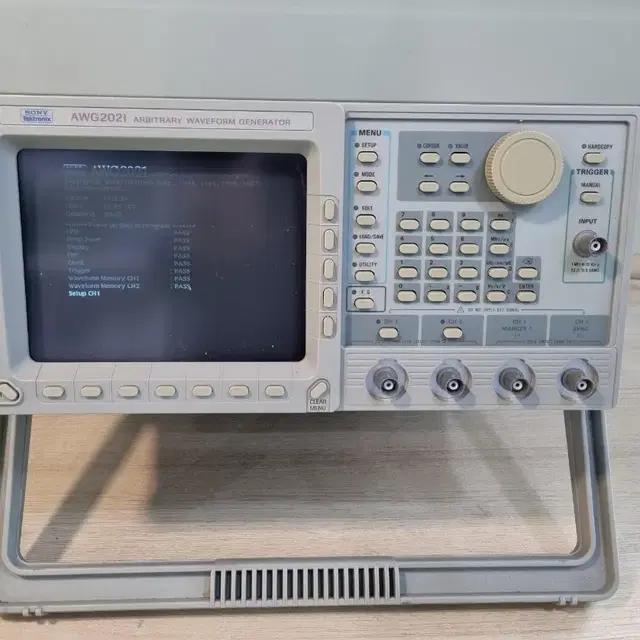 Tektronix AWG2021 임의파형발생기