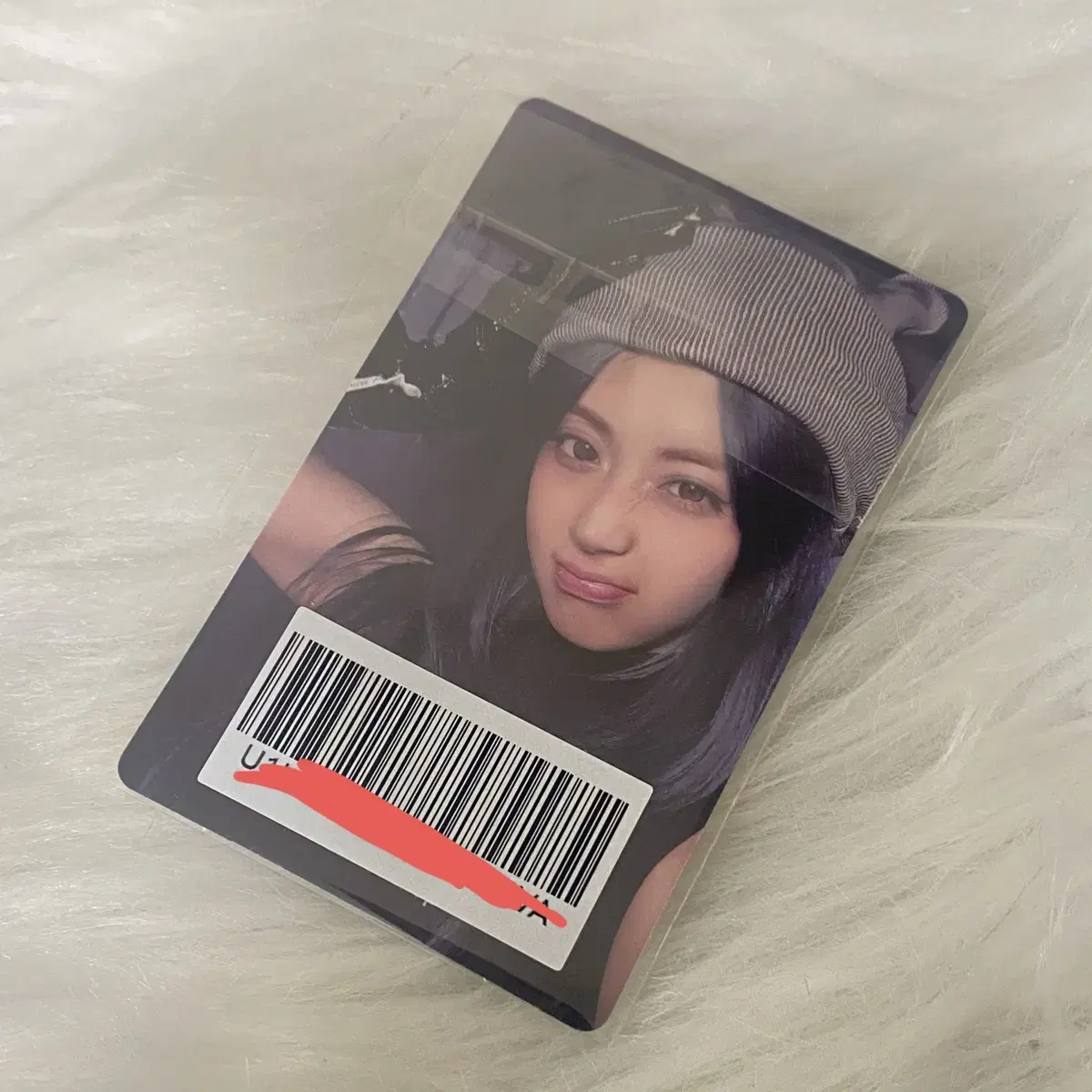 Le sserafim huh yunjin baraklava double-sided photo kard weverse to enter