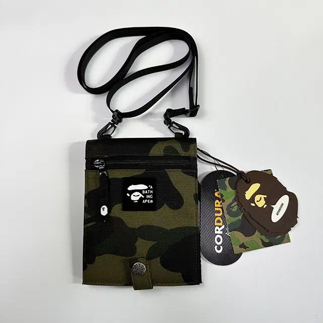 BAPE 베이프 1st Camo Passport Case 숄더백