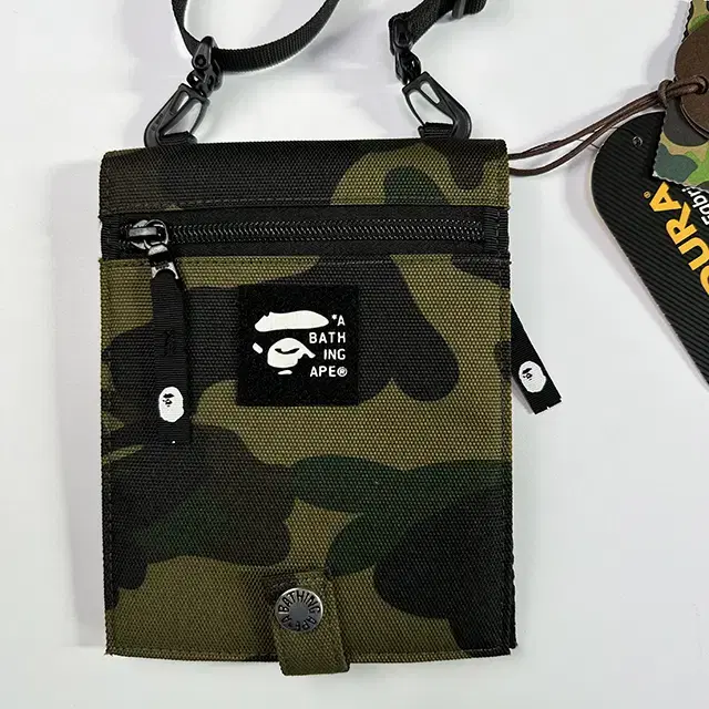 BAPE 베이프 1st Camo Passport Case 숄더백