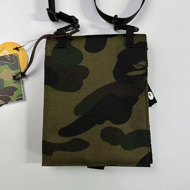 BAPE 베이프 1st Camo Passport Case 숄더백