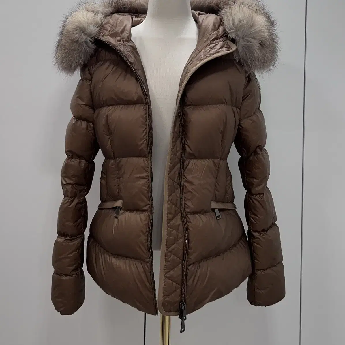 정품 moncler 몽클레어 카멜베이지 보에드 벨트 패딩 0