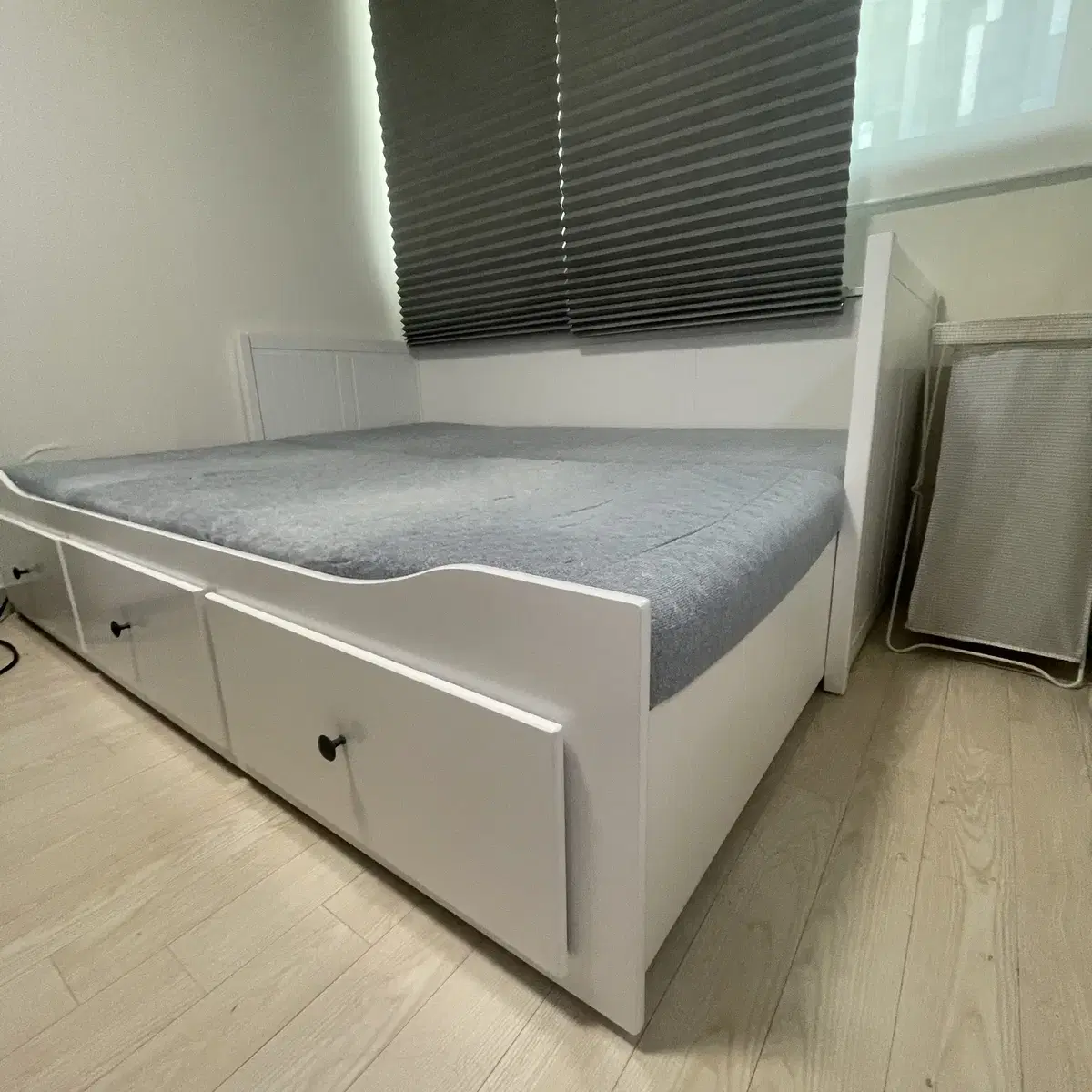 이케아 HEMNES 데이베드 프레임