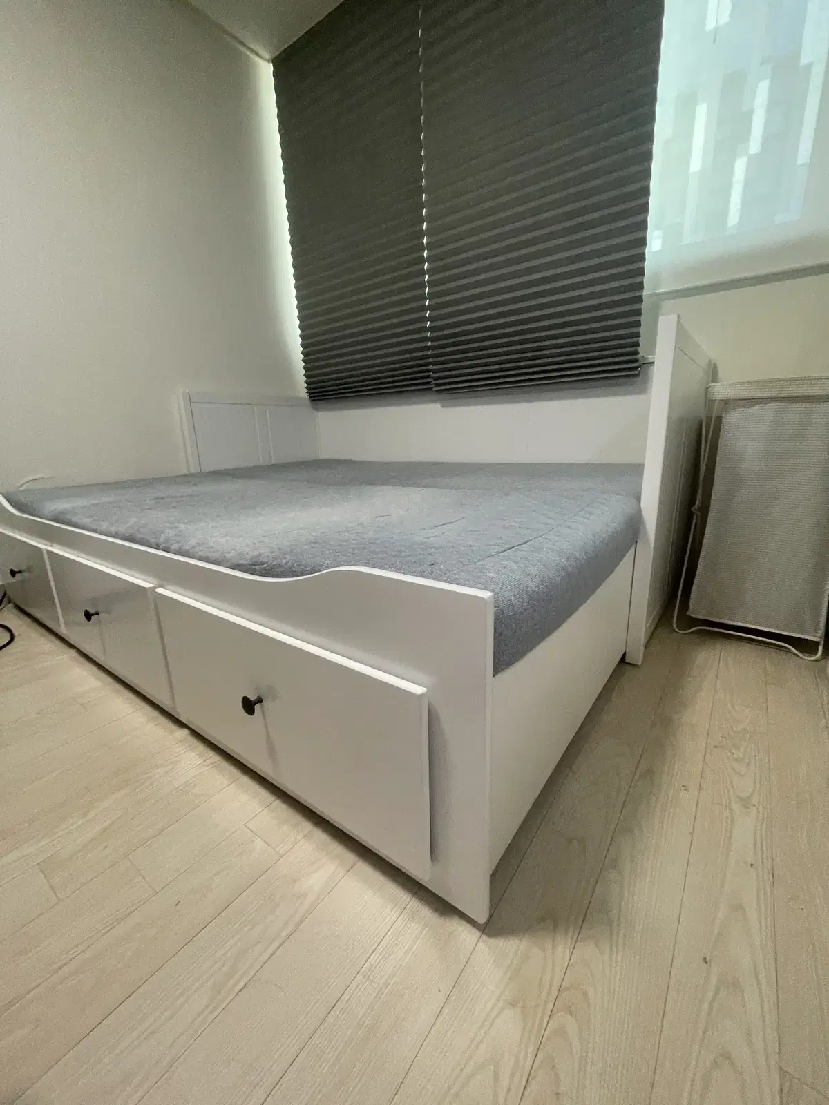 이케아 HEMNES 데이베드 프레임