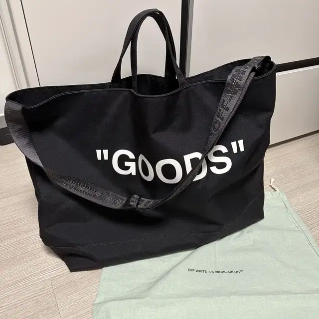 오프화이트 goods 캔버스 토트백