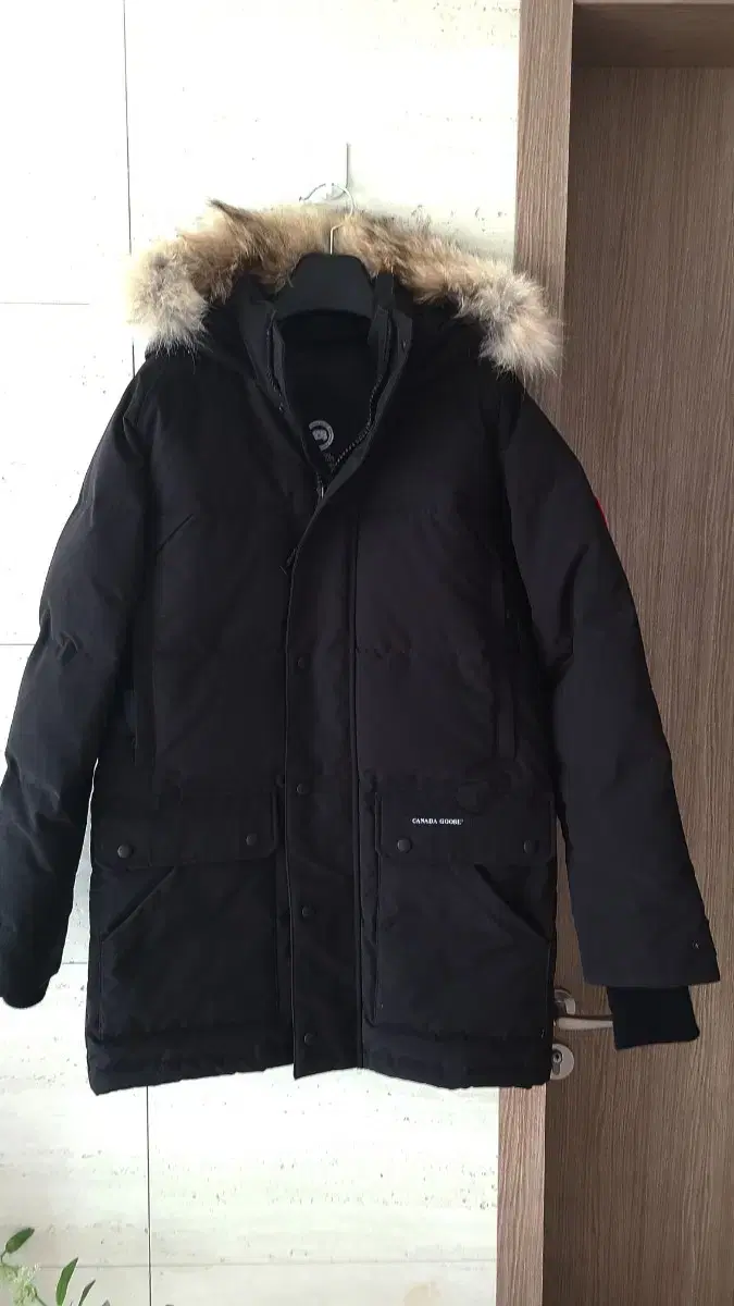 Canada Goose Emory Black InterM(103) sells.