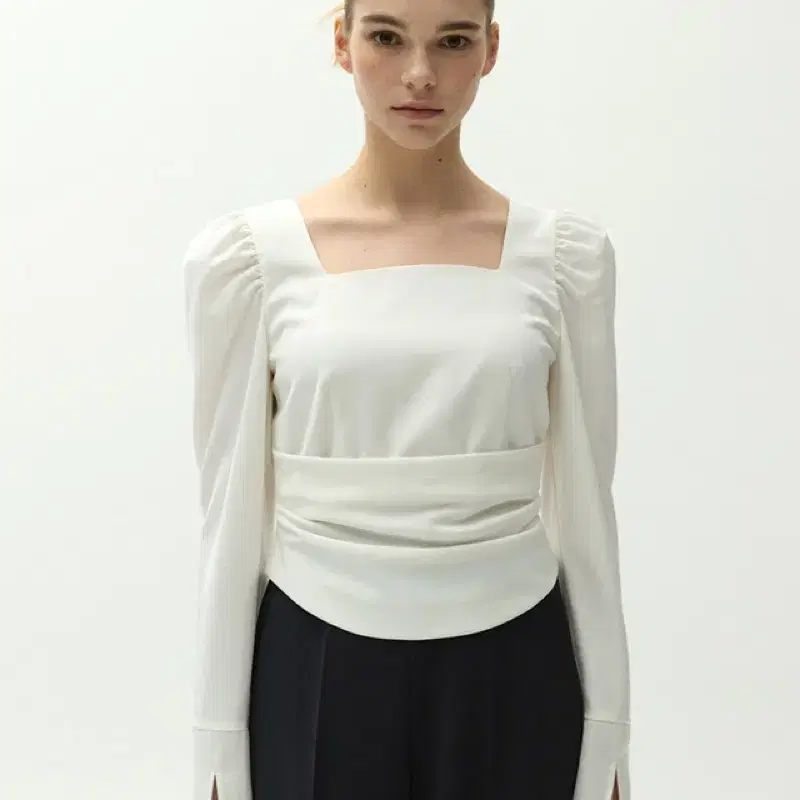 Bronn 브론 블라우스 B SQUARE-NECK BLOUSE s