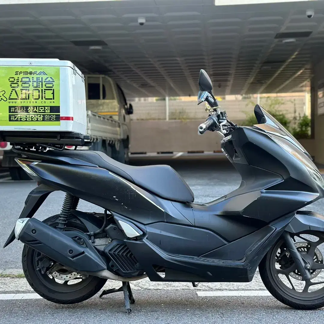 혼다 PCX125 22년식 판매합니다.