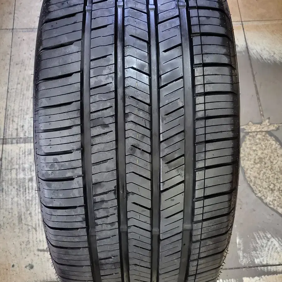 넥센엔페라슈프림 265/55R19 중고타이어 1짝팝니다