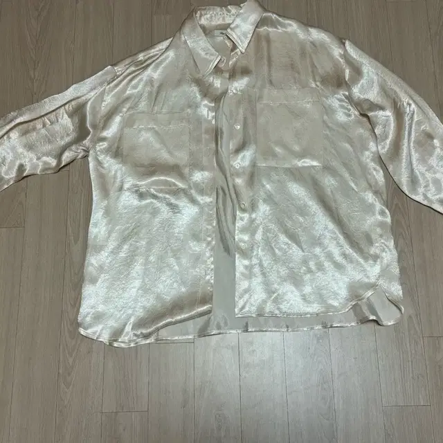 리본빛 노바새틴블라우스 ribbonbit Nova Satin Blouse