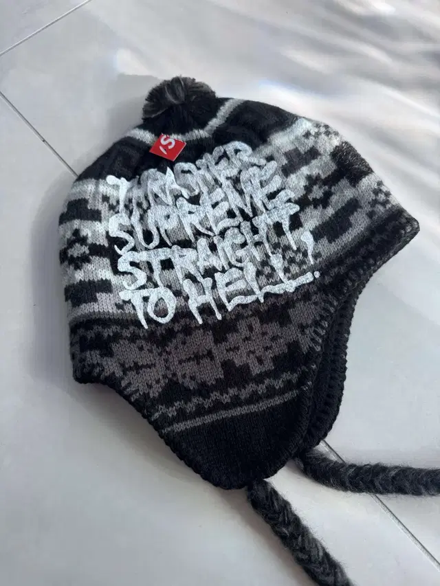 SUPREME x  쓰레셔 슈프림 BEANIE 이어플랩 비니