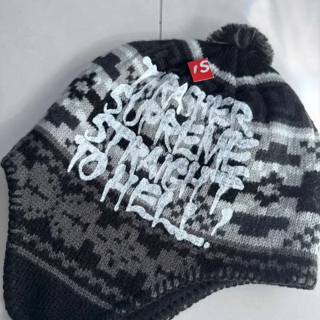 SUPREME x  쓰레셔 슈프림 BEANIE 이어플랩 비니