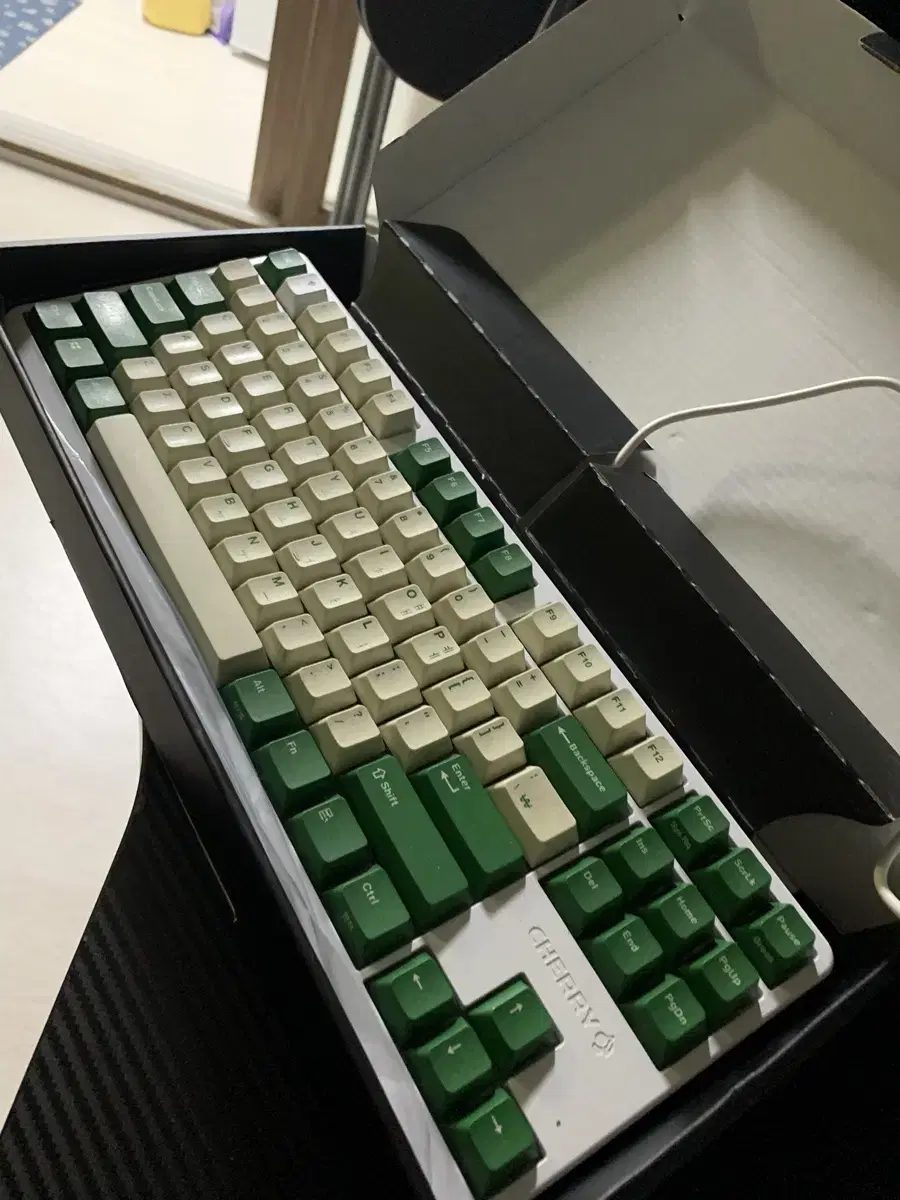 G80-3000s 적축 RGB 판매합니다 키보드