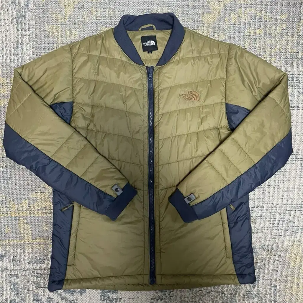 노스페이스(NORTH FACE)경량 패딩 봄버 M