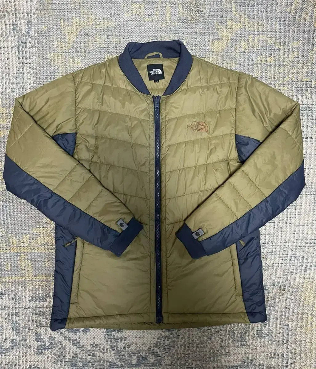 노스페이스(NORTH FACE)경량 패딩 봄버 M