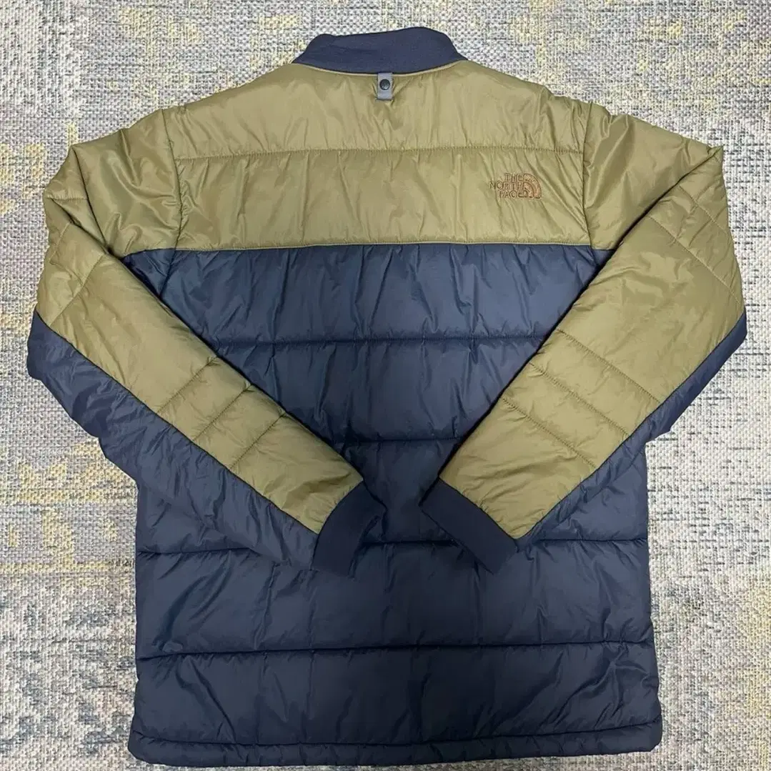 노스페이스(NORTH FACE)경량 패딩 봄버 M