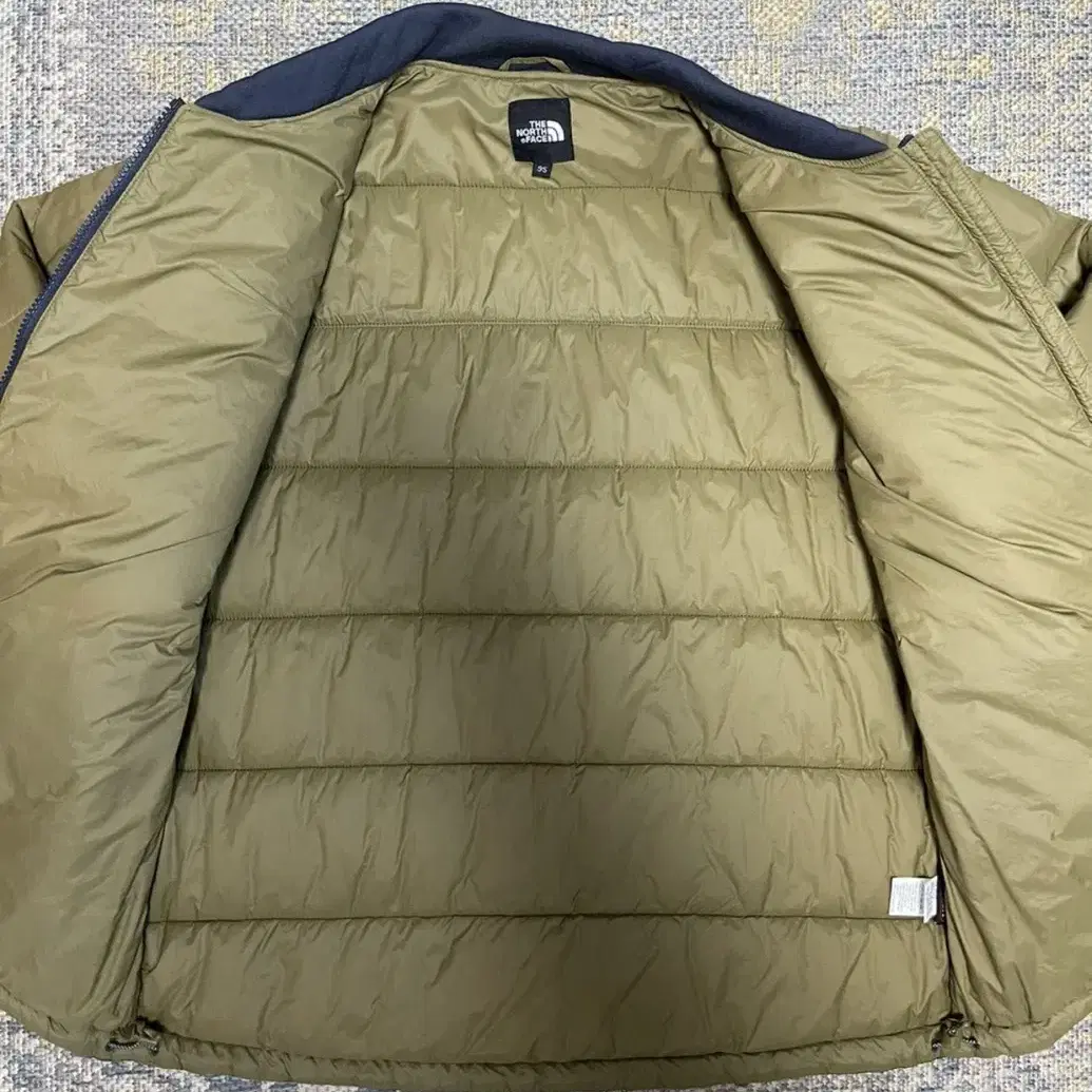 노스페이스(NORTH FACE)경량 패딩 봄버 M