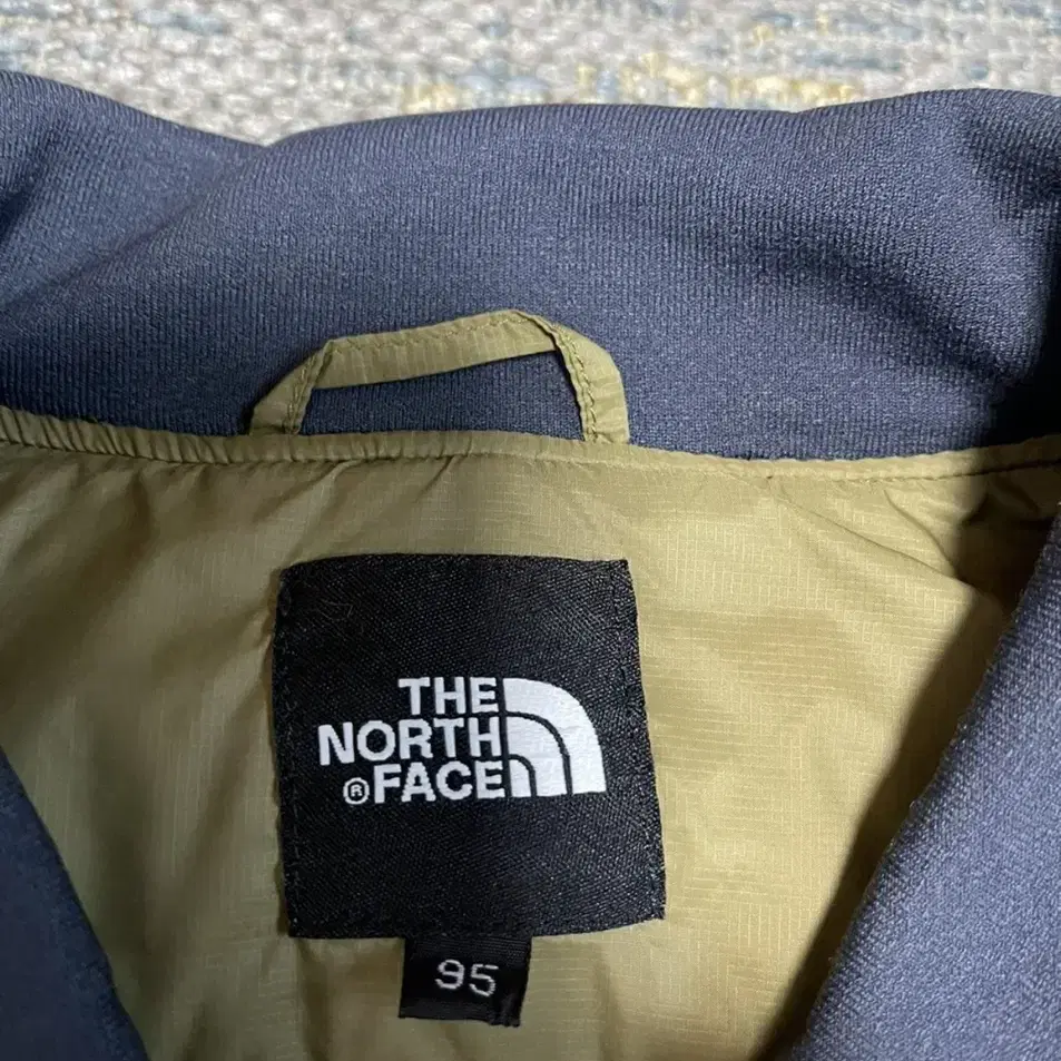 노스페이스(NORTH FACE)경량 패딩 봄버 M