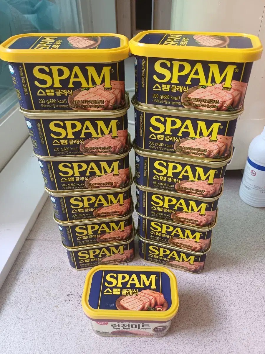 1. SPAM 스팸 클래식 6캔 당; 200g