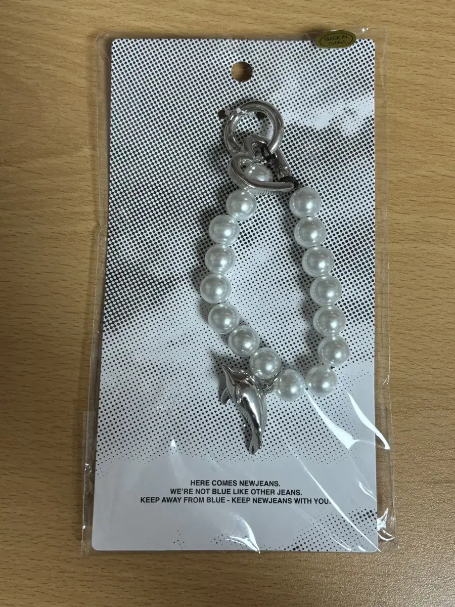 New Jeans Dolphin beaded keyring white