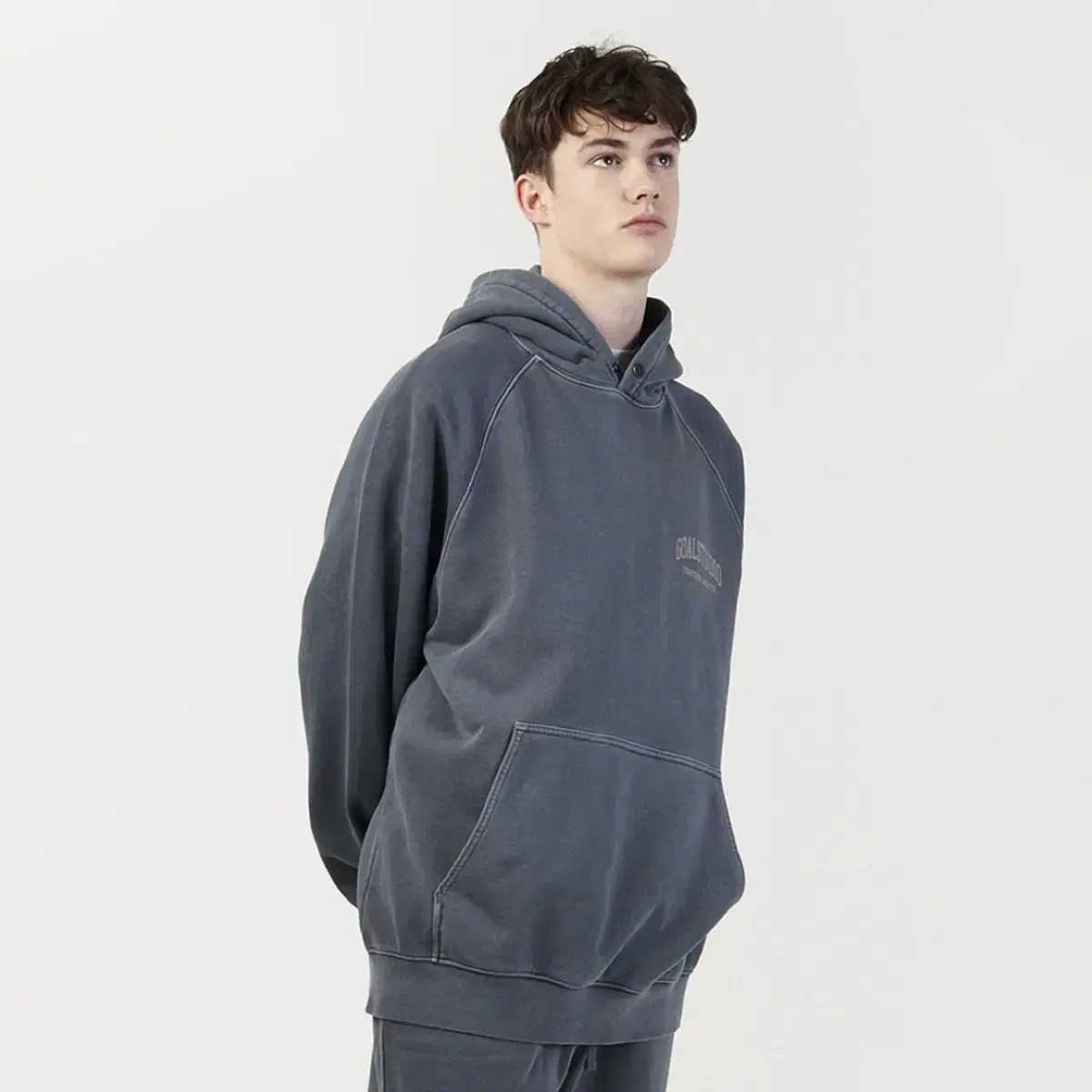 골스튜디오 LETTERING PIGMENT DYED HOODIE-GREY