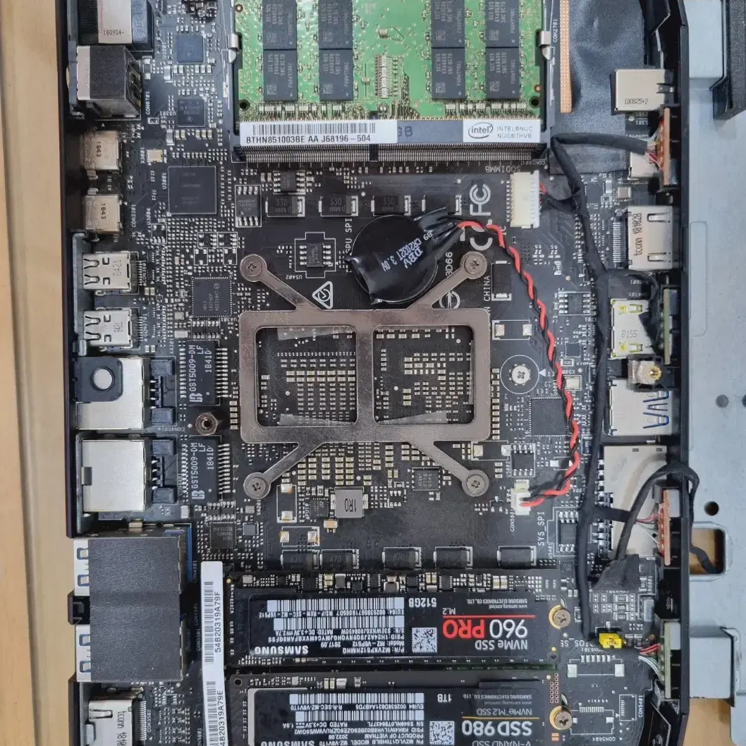 인텔 NUC 8i7HVK 미니컴퓨터