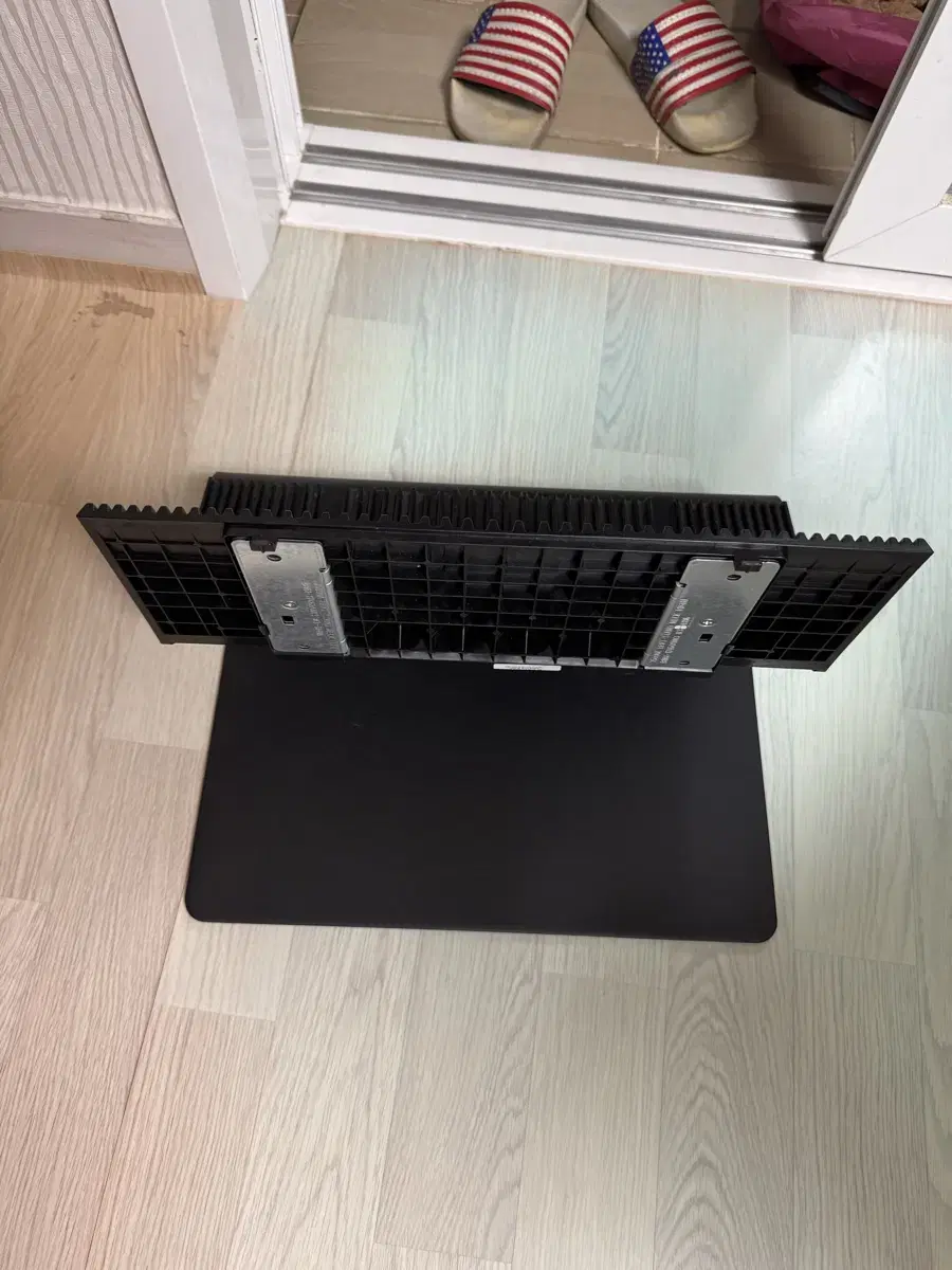 Samsung 75-inch QLED Stand