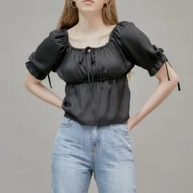 LOCLE by LOW CLASSIC RIBBON SHORT BLOUSE