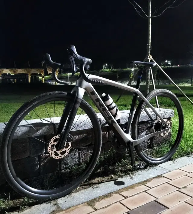 TREK 트렉 체크포인트 sl5 (52 size)